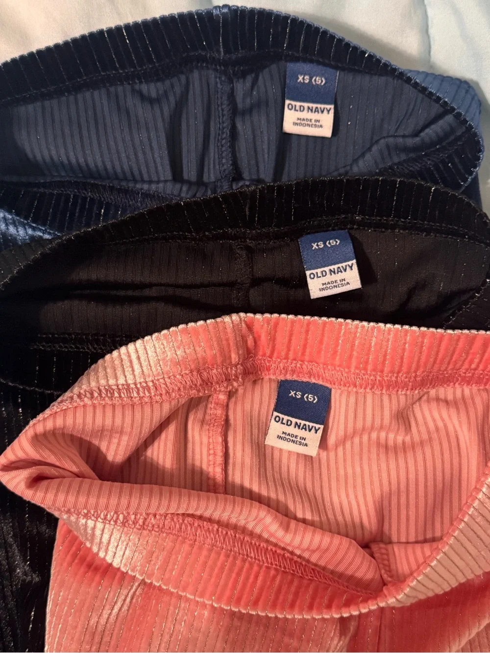 Old Navy 3 pair Girls Size XS/5 Velvet Rib Leggings Trio in Coral, Navy & Black